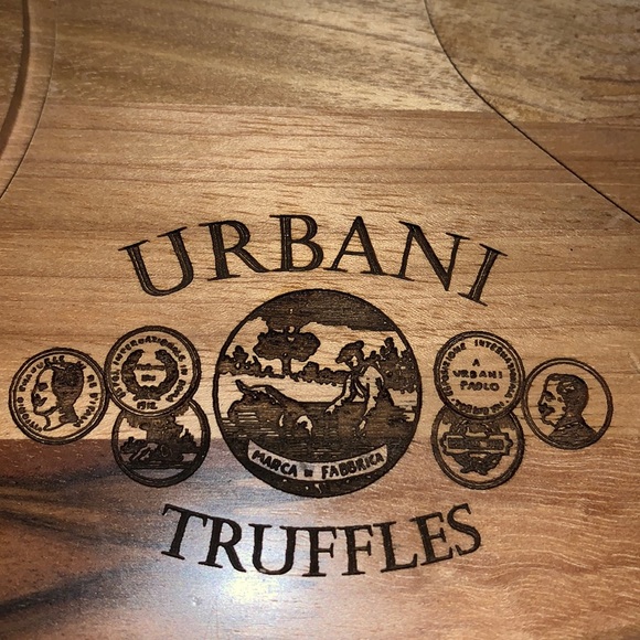 Solid Wood Cheese Board by URBANI - Picture 2 of 5